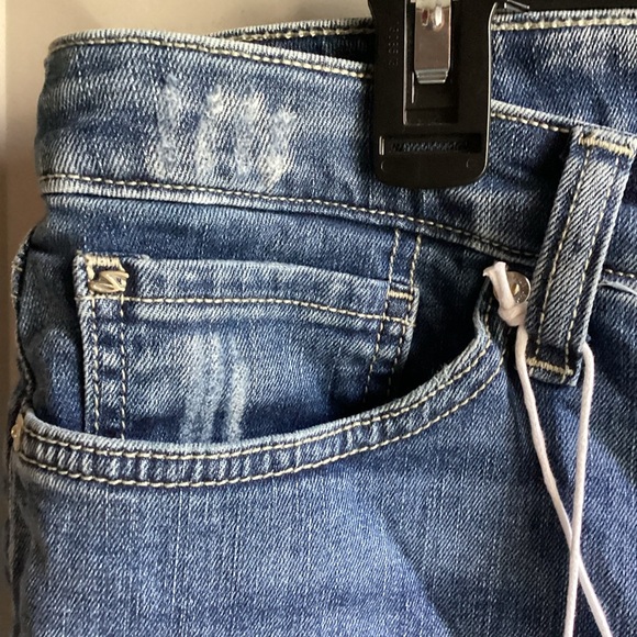 Seven 7 NWT Jean Shorts 14 the Weekend easy fit raw hem Short Mid-Rise Denim - Picture 5 of 10